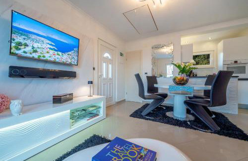 Uniquely designed Villa Ivana with outdoor Jacuzzi nearby the pebble Banje beach at the Island of Solta - Photo 39