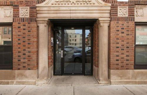 Studio Apt with Laundry, Near Shops! - Montrose Studio rep - Photo 13