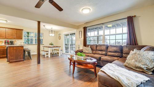 Lakeside Blue Eye Escape with Game Room and Hot Tub! - Foto 5