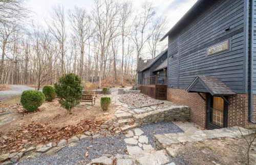 Exclusive Wooded Chalet w Magnificent River Views - Foto 40