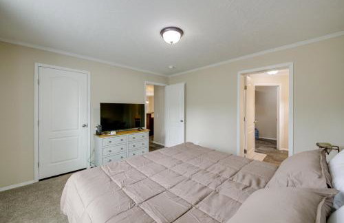 Efficiently Equipped Lewis Home Deck and Gas Grill! - Foto 11