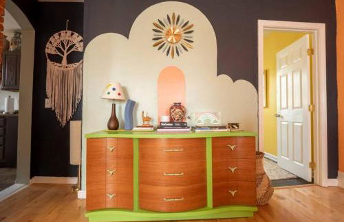 Postmodern Penthouse 1 Min Walk Dining and Shops - Photo 4