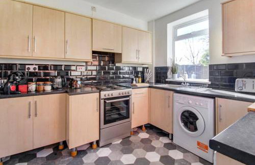 West Midlands-Contractor-Long stay-parking-4 beds - Foto 5