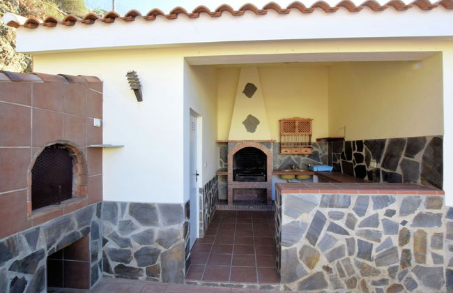 Independent Villa With Private Pool on an Estate in Sayalonga Costa del Sol - Photo 13