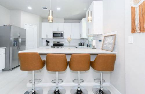 3BR 2 & half Bath Townhouse Modern Spacious Retreat Near Lake Conroe! - Foto 1