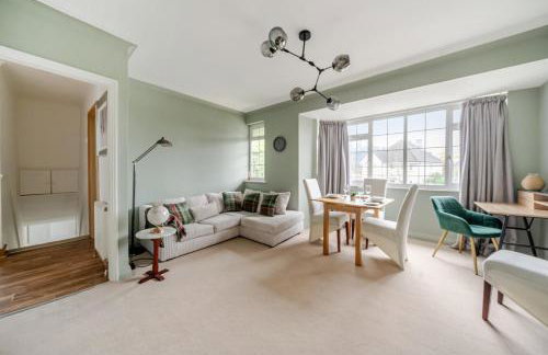 Surrey's Charming Modern Maisonette with Parking - Pass the Keys - Foto 6