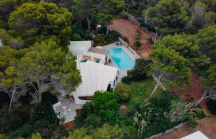 Villa en Cala Morell con piscina privada en el bosque - Foto 5