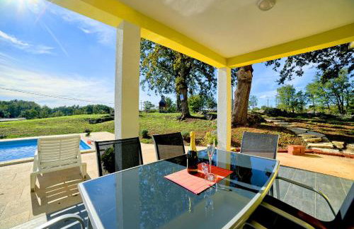 Cozy villa Paradiso with pool immersed in the greenery - Foto 21