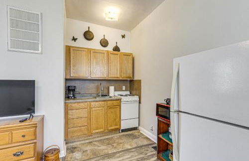 2 Mi to Main Street! Cozy Winfield Launchpad - Foto 10