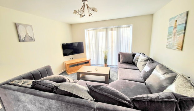 Large Modern House With Private Parking - Foto 2, Imagen principal