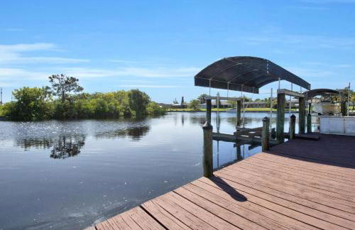 Pet Friendly Canal Front 3-Bedroom Grand Villa with Pool, Linai and Dock - Foto 16