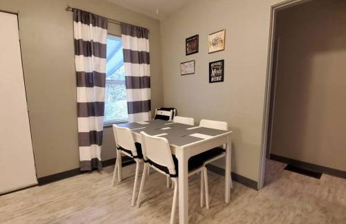 Cozy Cottages across from the Food Trucks of Aloha mall - Foto 14