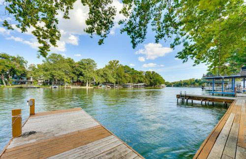 4-Season Boathouse, Hot Tub! Guadalupe River Oasis - Foto 2