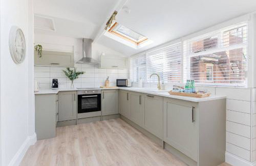 Prime Location - Southwold Gem - Sleeps 8 - Whole Cottage - Photo 2