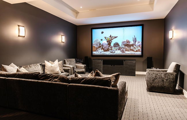 Lakeview Luxury Home in Vineyard w Infinity Pool hot tub - Photo 3