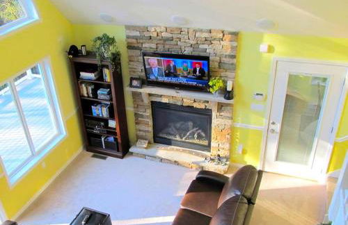 Stunning Weekend Getaway near Hickory Run State Park in Pennsylvania - Photo 13