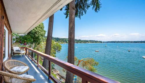 Waterfront Vashon Island Home, Beach Access and View - Foto 2