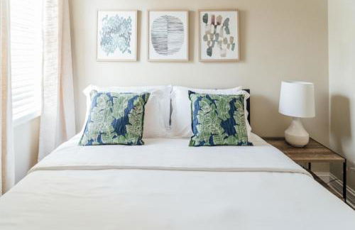 Spacious 2BR Apartment near Airport - Central Charming - Foto 8