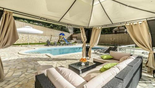 Countyside Retreat Six Bedroom Villa with Pool - Foto 2