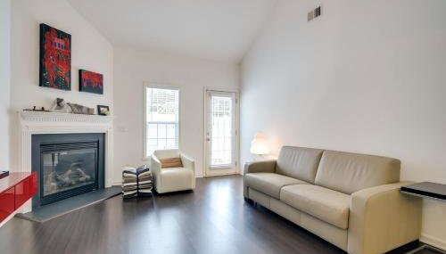 Inviting High Point Townhome with Patio and Privacy! - Foto 4