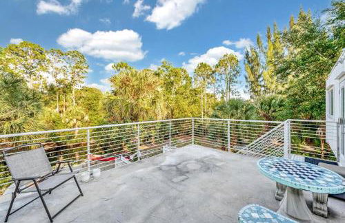 Upcycled Shipping Containers Transformed into a Glamping Home for a Unique Florida Vacation - Foto 28