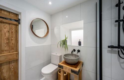 Spacious & Stylish StoneHous Cottage - Photo 9