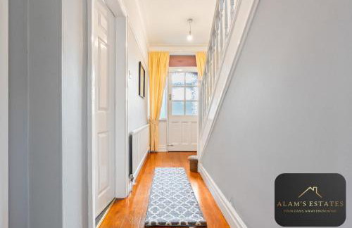 Spacious 4 Bedroom Leeds House - Ideal for Family and Contractors - Free WIFI and Free Parking - Foto 9