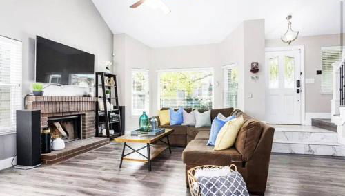 Stunning Modern Home King Bed Pool Jacuzzi Fire pit - Photo 4