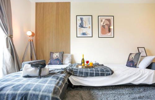 Stylish Canal Side Apartment - City Centre - Free Parking, Balcony, Smart TV, Fast Wifi by Yoko Property - Photo 15