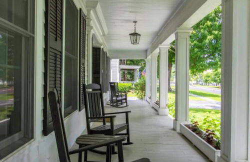 Picture Postcard Mansion in Manchester Village - Foto 5