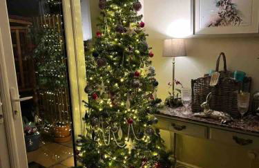 Stunning views, Hot tub, 5 mins to Chester - Photo 14