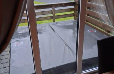 Redwood lodge with luxury hot tub at Three lochs holiday park - Foto 21