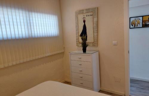 Vistas al mar. Junto a la playa. Garaje y piscina. - Photo 13