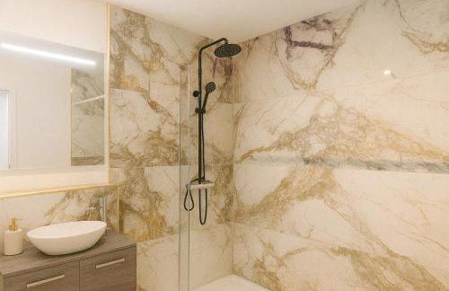 Modernes City Apartment in Top Lage, Balkon, kostenloser Parkplatz max 1,65m Höhe und 1,8m Breite - Foto 22