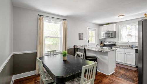 Private House + Yard Central Location to all RVA - Foto 5, stove, dishwasher, pet friendly, toaster, minibar