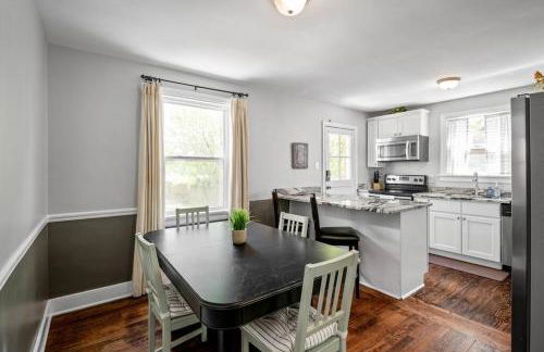 Private House + Yard Central Location to all RVA - Foto 5