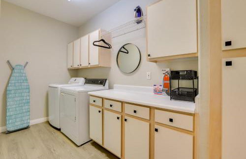 6 Mi to Vegas Strip City-View Gem with Pool Access - Foto 18