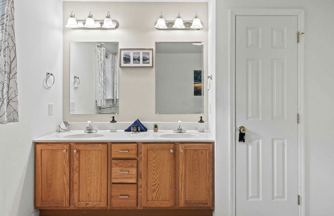 Alpine Serenity by Avantstay Beach + Lake Access Theater, Deck, Playroom - Foto 32