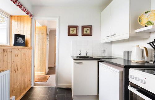 The Old Salt Store, 2 bed apartment with stunning river view - Photo 14