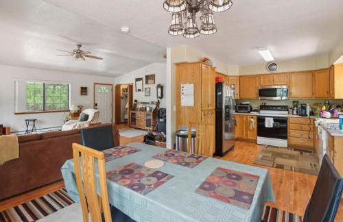 Secluded Mountain Cabin with Forest Views cabin - Foto 16