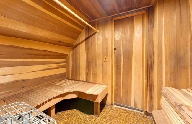 Riversong Lodge by Avantstay Sauna Hot Tub On The Truckee River - Photo 20