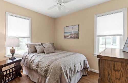 Peaceful Pastel - Cheerful Cottage Close to Pere Marquette and Muskegon Lake - Pet Friendly - Foto 11