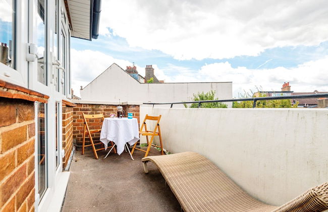 Majestic Home With Beautiful Garden in North West London by Underthedoormat - Foto 16