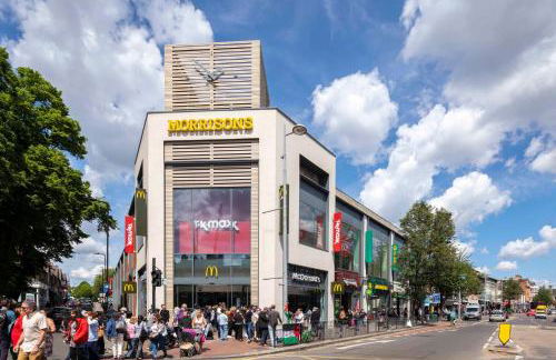 Spacious 1Bed Apt - Steps to Ealing Broadway & Shops - Foto 21