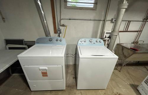 Spacious 3 Bedroom Home with Game Room and Parking - Foto 39