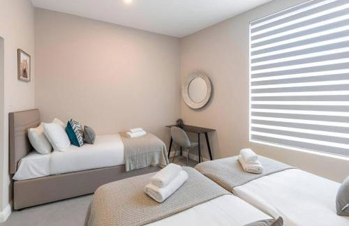 Earthy Elegance Stylish 4BR for Urban Escapes - Foto 49