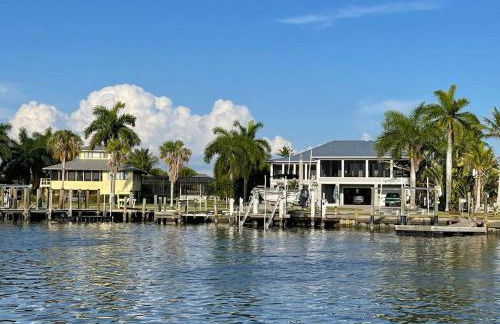 Lostman's Lodge - Everglade City, Sunset View Pool & Hot Tub - Photo 1
