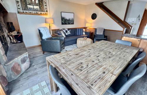 Cozy Townhome at Lutsen Mtn - Ski-in, Ski-out, Pool, Hot Tub, Fitness Center, resort amenities galore! - Foto 9