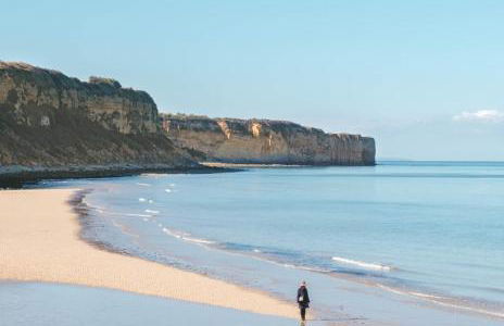 L'air marin Apt avec belle terrasse vue dégagée séjour lumineux 10 mn à pied mer et centre Port en Bessin, tous commerces et restaurants, proche Bayeux et Omaha Beach - Photo 30