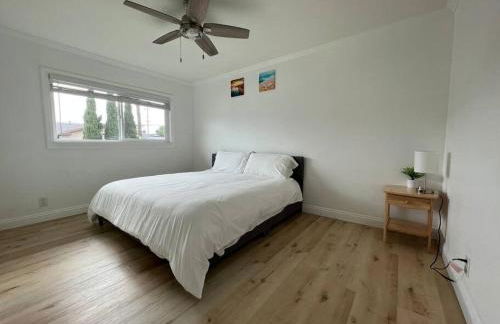 Modern 3 King Beds, Beautiful Large Backyard, WFH, Long Stays, Waterfall, WI-FI, FWY, 25 mins to Beach - Photo 19